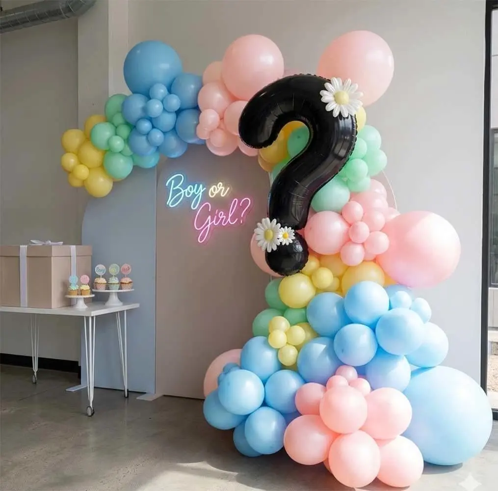 Globoen fabrikatzaileek nola konbinatzen dituzte paperezko eta latexezko globoak festa-multzoetan